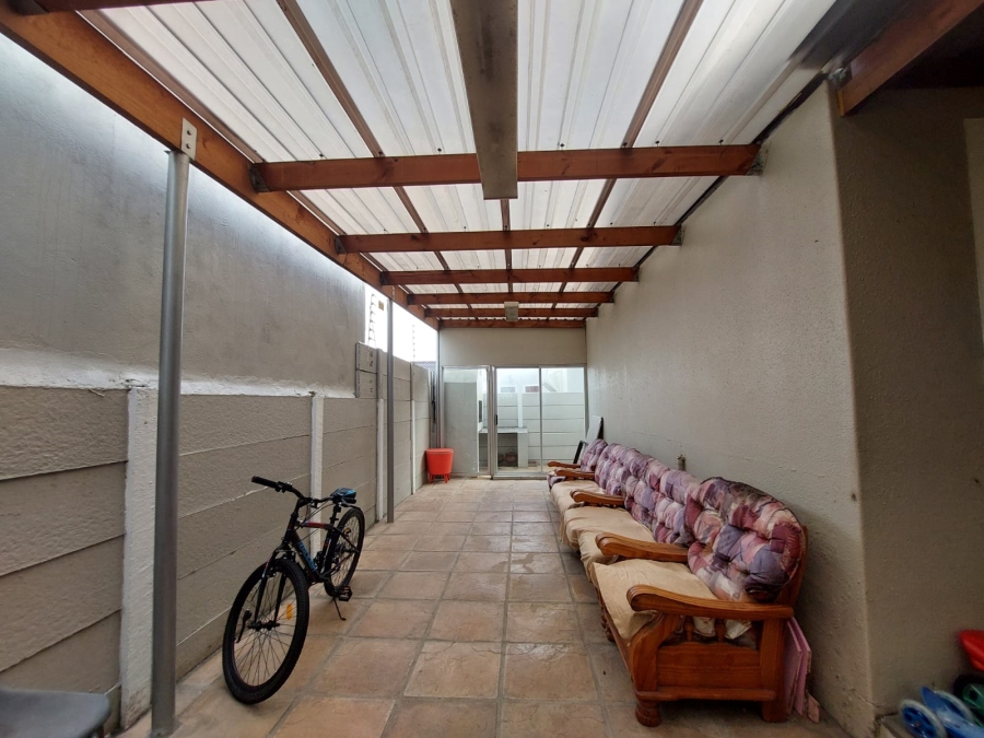 3 Bedroom Property for Sale in Grassy Park Western Cape